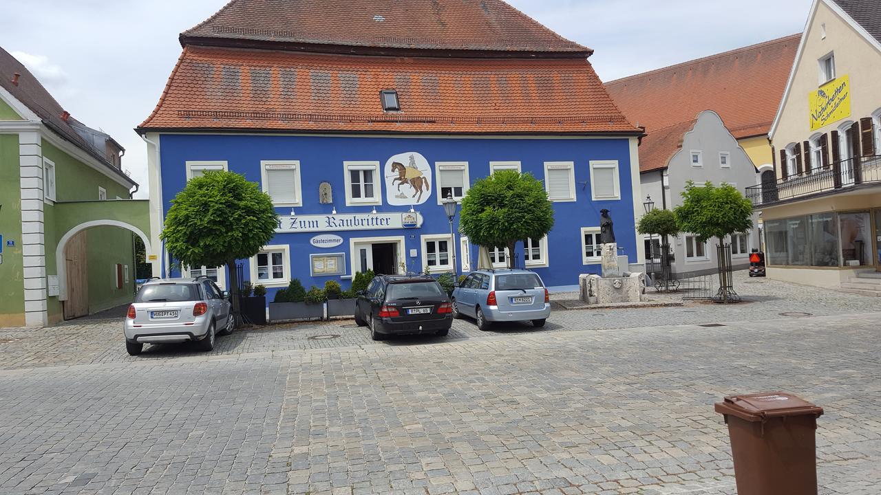 Pension "Zum Raubritter" Langquaid Exterior foto